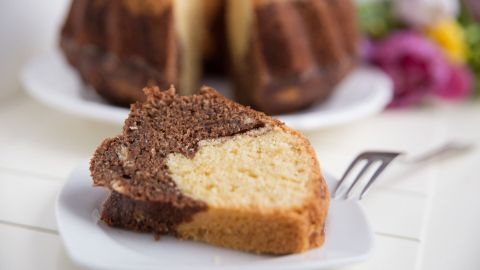 Dinkel-Marmorkuchen aus der Gugelhupfform - saftig & locker