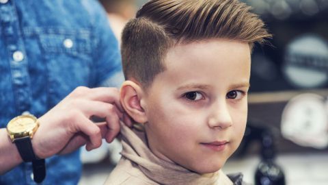 Selbstgemachtes Haargel ist eine feine Sache. Es ist günstig und enthält keine Chemiepampe. Außerdem kannst du es in wenigen Minuten selber machen. 