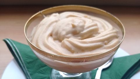 Diplomatencreme trifft auf fruchtige Note. Ein himmlisches Dessert für das nächste Familienessen – unkompliziert und lecker.