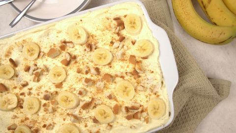 Cremig, einfach und ganz ohne kochen: Mit diesem Rezept kannst du den Bananenpudding nach Magnolia Bakery Art zu Hause selber machen.