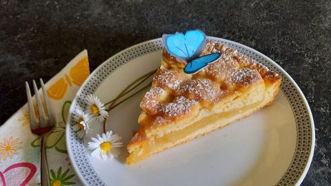 Das Stück Apfelmus-Gitterkuchen sieht doch zum Vernaschen gut aus. Wer kann da schon nein sagen?