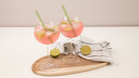 Das Original-Rezept für Sarti Spritz besteht aus 2 Teilen Sarti, 3 Teilen Prosecco und einem Teil Sprudel.