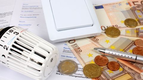 Stromkosten senken und Betriebskosten sparen lässt sich mit ein paar Tipps leicht umsetzen.