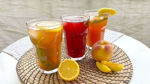 Eistee selber machen: Drei fruchtige Eistee-Varianten mit Zitrone, Pfirsich und Himbeeren – Probiere die einfachen Rezepte aus!