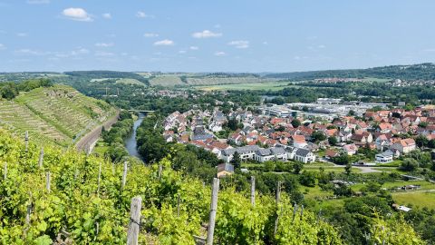 Manchmal lohnt es sich, einfach mal hier zu bleiben: Idylle und Ruhe findest du direkt vor deiner Haustür im Grünen.