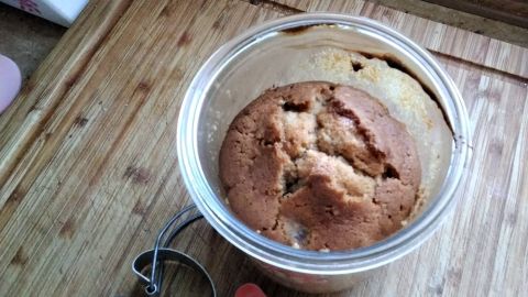 Saftiger Kirschkuchen im Glas – perfekt zum Mitnehmen oder zum Verschenken. Lange haltbar und schnell aufgetischt!