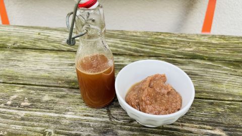Dattelmus und -Sirup ganz einfach selbst gemacht: Perfekt als Zucker-Alternative für süße Speisen.