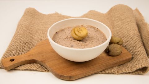 Maronencreme einfach selber machen: Hier siehst du die cremige Spezialität, perfekt für Desserts oder als Aufstrich für kalte Tage.