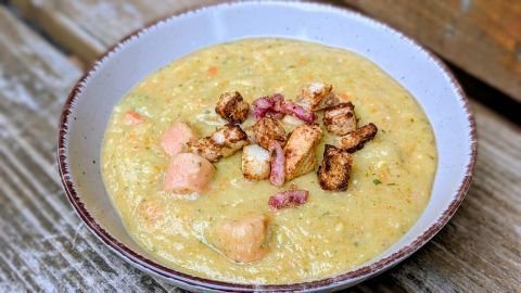 Cremige Kartoffelsuppe aus dem Thermomix bzw. einem anderen Multikocher. Hier mein fertiger Teller mit meiner leckeren Suppe.