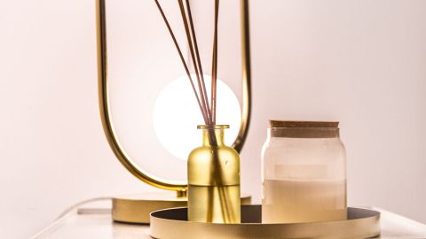 Raumduft selber machen? Mit dieser DIY-Anleitung gelingt dir ein natürlicher Lufterfrischer ganz einfach! Raumduft selber machen? Mit dieser DIY-Anleitung gelingt dir ein natürlicher Lufterfrischer ganz einfach!