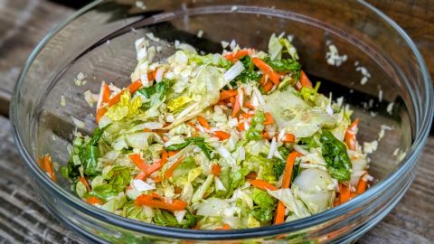 Hier seht ihr meinen verzehrfertigen gemischten Krautsalat – sehr lecker, wie ich fand. Hier seht ihr meinen verzehrfertigen gemischten Krautsalat – sehr lecker, wie ich fand.