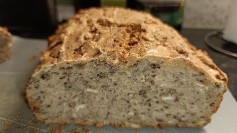 So gelingt dir ein saftiges, kerniges Brot schnell und einfach – mit wenigen Zutaten und ohne viel Aufwand selber backen.