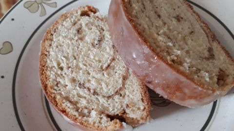 Verlockende St&uuml;cke meiner Zimtrolle aus Quark-&Ouml;l-Teig mit einer leckeren Schicht Zuckerguss.