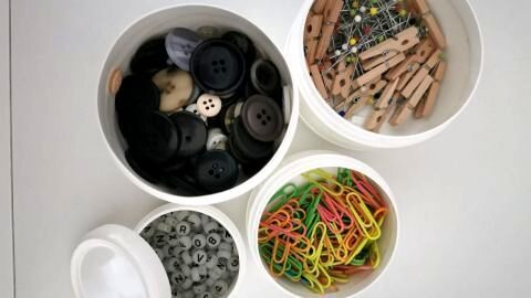 M&uuml;ll reduziert man, indem man Dinge wiederverwendet, z.&nbsp;B. diese leeren Dosen von Cremes, die f&uuml;r die Aufbewahrung genutzt werden k&ouml;nnen.