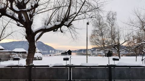 Offline Aktivit&auml;ten umfassen nicht nur Ideen innerhalb des Zuhauses. Geh raus &ndash; ein Winterspaziergang im Schnee tut gut.