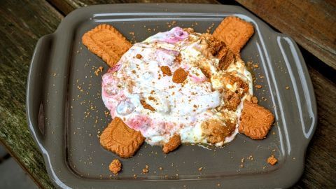 Japanischer Cheesecake mit Beeren ist sowas von lecker, hier seht ihr meinen fertigen Teller.