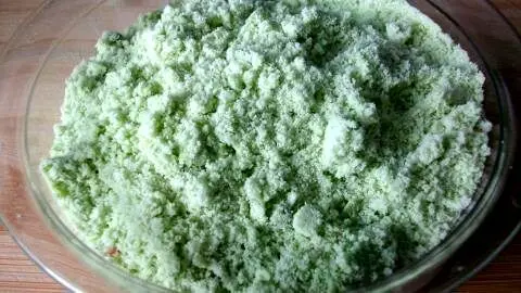 Das Himalayasalz-Bärlauch-Gemisch hatte ich dann in meiner Kaffeemühle fein gemahlen, weil ich das Salz gerne fein mag. Bärlauch-Himalayasalz selbst gemacht: Das leuchtend grüne Würzsalz aus dem Rezept verleiht Deinen Gerichten frische Schärfe