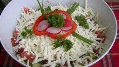 Bulgarischer Schopska-Salat