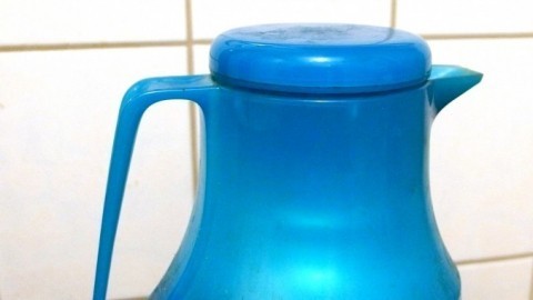 Kaffekanne reinigen mit Scheuermilch (wenn es schnell gehen soll)