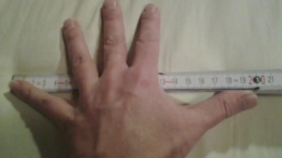 Mit deiner Handspanne kannst du schnell Ma&szlig;e nehmen, wenn kein Zollstock griffbereit ist &ndash; ein praktischer Alltags-Tipp.