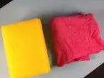 Schwamm und Spüllappen in die Mikrowelle