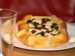 Pide mit Spinat und Schafskäse