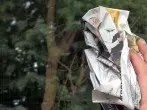 Fenster werden blitzeblank mit Zeitungspapier