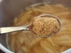 Nudeln mit Brühe kochen