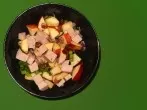 Wurstsalat mit Äpfeln