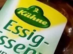 WC-Reinigung unter dem Rand mit Essigessenz