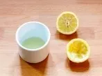 Mit Zitronensaft gegen lästige Obstfliegen