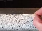 Sauberer Glaskeramikfeldrand mit Zahnstochern