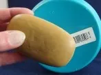 Aufkleber lösen - mit Seife