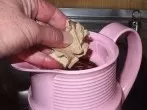 Thermoskannen mit Filterpapier reinigen