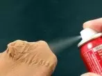 Laufmasche in der Strumpfhose: Haarspray