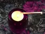 Teelicht in tiefem Glas versenken, ohne dass es ausgeht? Kein Problem!