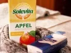 Heißer naturtrüber Apfelsaft bei Erkältung mit Halsschmerzen