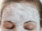 Erfrischende Maske gegen Pickel