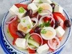 <strong>Griechischer</strong> Bauernsalat mit Ei