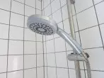 Nacheinander Duschen spart Wasser / Zirkulation / Heizung