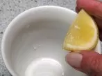 Teeflecken aus Porzellan und Gläsern entfernen