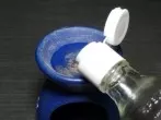 Duftlampe mit Nagellackentferner reinigen