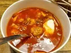 Scharfe Hack-Gemüse-Suppe