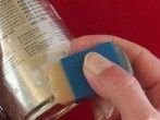 <strong>Aufkleberreste</strong> mit Radiergummi entfernen