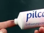 Druckertinte von Fingern mit Enthaarungscreme entfernen