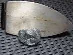 Bügeleisen reinigen mit Stahlwolle