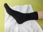 Gut schlafen, trotz Hitze - mit nassen Baumwollsocken