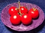 Tomatenmaske gegen Mitesser und kleine Pickel