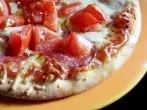 Pizzateig dünn ausrollen ohne Nudelholz