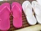 Flip-Flops mit Gardinenwaschmittel reinigen